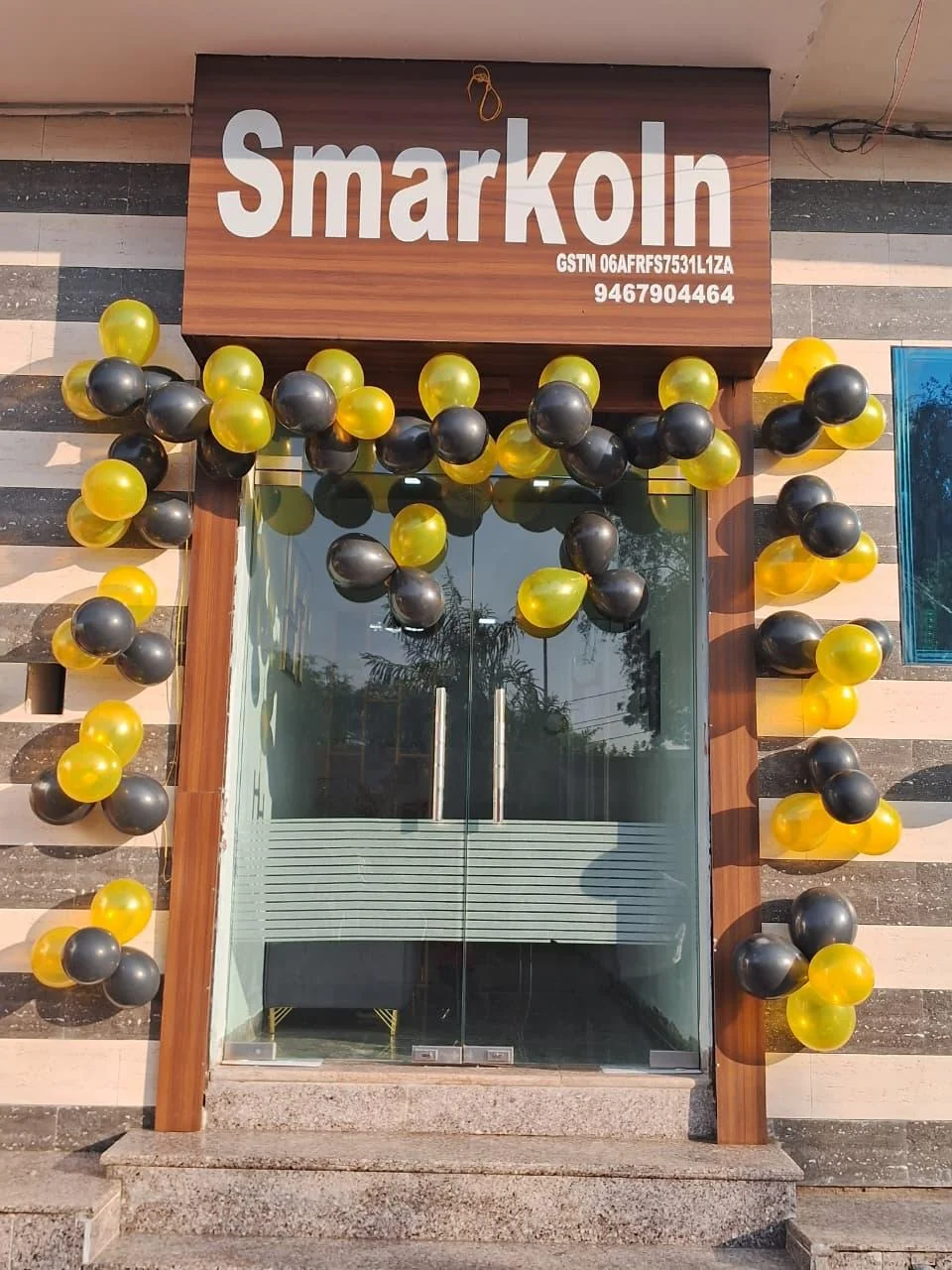 Real storefront of SmarkoIn Investments in Narnaul